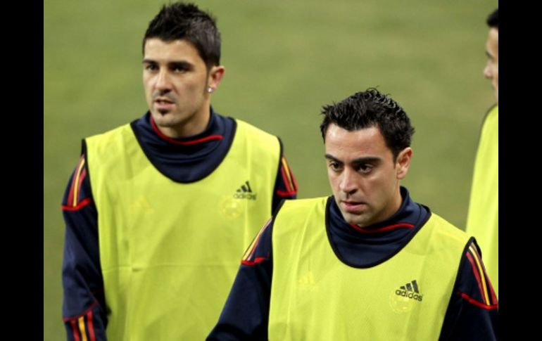 David Villa (izq.) y Xavi Hernández en el último entrenamiento en Sudáfrica. EFE  /