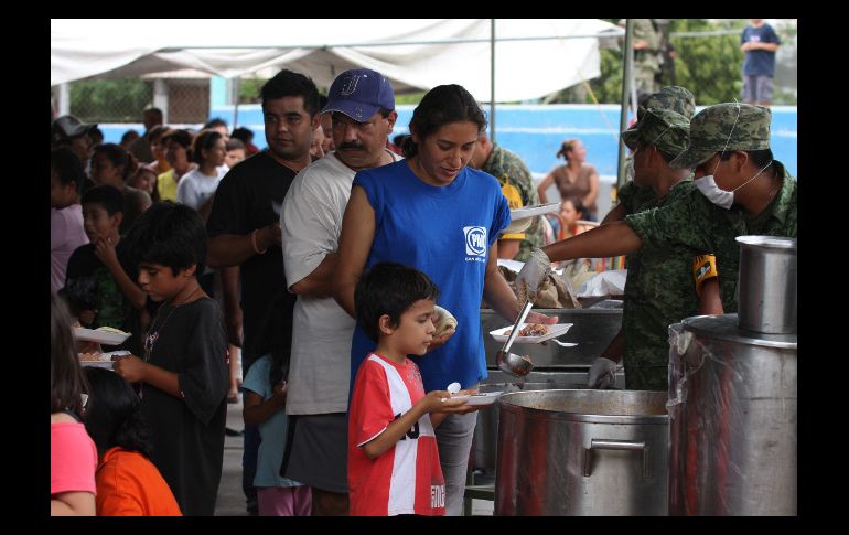 El Ejército Mexicano ha puesto en servicio cocinas comunitarias como parte del Plan DN-111-E. NTX  /