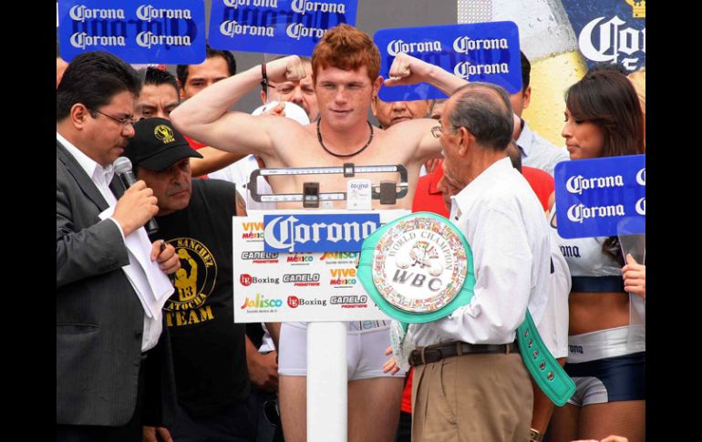 Saúl 'Canelo' Álvarez durante la ceremonia de pesaje. MEXSPORT  /