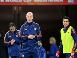 Vicente del Bosque luce relajado en el último entrenamiento de la Selección española. EFE  /