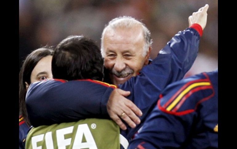 Vicente del Bosque celebrando el pase a la final del Mundial de Sudáfrica.  /