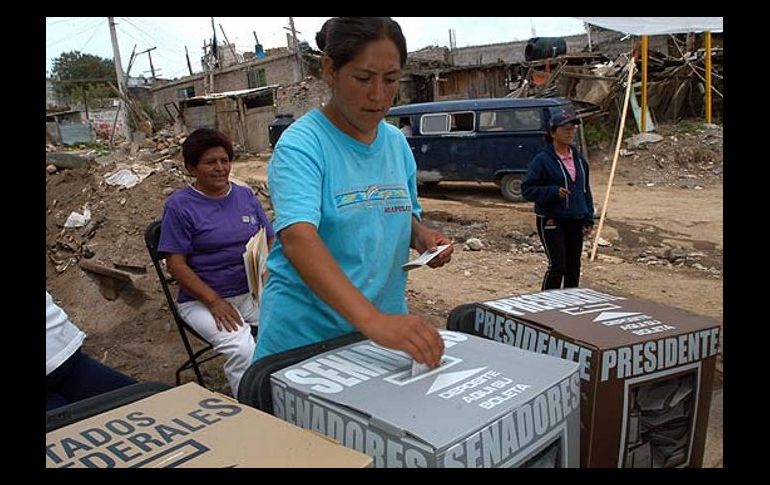 Llamó a los partidos PAN y de PRD a abandonar actitudes al margen de la ley. ESPECIAL  /