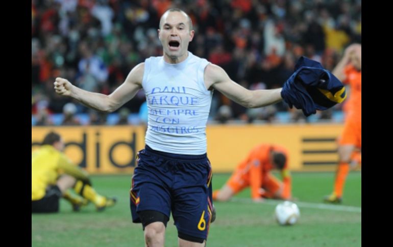 Andrés Iniesta celabra el gol del triunfo ante Holanda. AFP  /