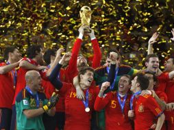 Los integrantes de la Selección de España celebran la conquista del primer título en una Copa del Mundo. EFE  /