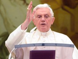 El Papa Benedicto XVI, durante el Angelus oficiado en su casa de campo, en Castelgandolfo. EFE  /