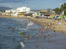 Greenpeace otorgó al Ejecutivo estatal el reconocimiento “Caño de oro” por tener las aguas más contaminadas en sus playas. ARCHIVO  /