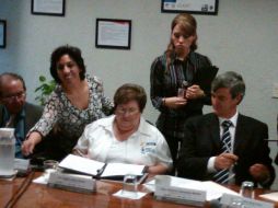 Aspecto de la firma del convenio entre el Infonavit y el Instituto Estatal para la Educación de los Adultos. R. ZAPATA  /