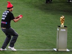 El español Jaume Marquet, 'Jimmy Jump', acercádose a la Copa del Mundo. AFP  /