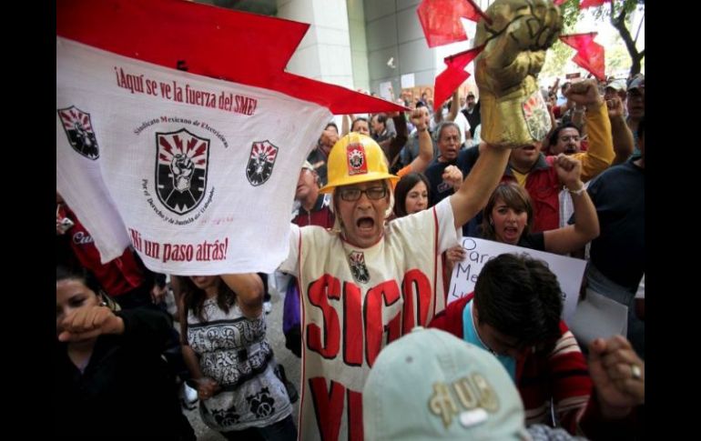 Integrantes del SME se manifestaron en las instalaciones de la Secretaria del Trabajo. EL UNIVERSAL  /