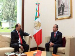 Reunión de trabajo. El Presidente Felipe Calderón recibió hoy en Los Pinos al gobernador electo de Chihuahua. NTX  /