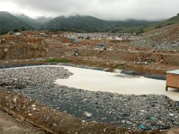 Debido a las lluvias, las lagunas de lixiviados se encuentran a su máxima capacidad en el vertedero de Picachos. E. PACHECO  /