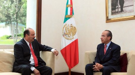 El Presidente Calderón (der.) recibió en Los Pinos al gobernador electo de Chihuahua, César Duarte. NTX  /