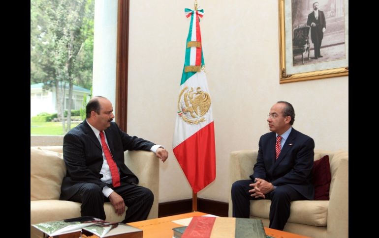 El Presidente Calderón (der.) recibió en Los Pinos al gobernador electo de Chihuahua, César Duarte. NTX  /