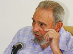 Castro se reunió con directivos y economistas que trabajan en ese centro y departió con ellos más de una hora. REUTERS  /