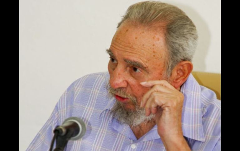 Castro se reunió con directivos y economistas que trabajan en ese centro y departió con ellos más de una hora. REUTERS  /