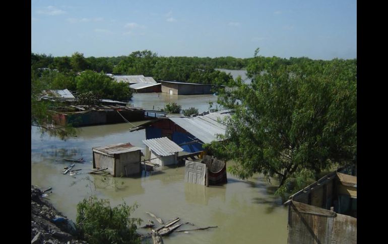 Más de mil casas permanecen inundadas y el nivel del agua aumenta por el desfogue del embalse Falcón. EL UNIVERSAL  /