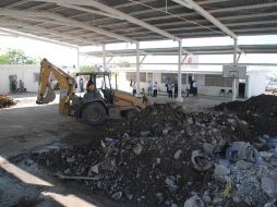 El gobernador Rodrigo Medina y el secretario de Educación realizaron un recorrido para evaluar los daños en planteles educativos. NTX  /