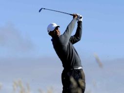 Foto de accion de una práctica del mejor golfista, Tiger Woods. MEXSPORT  /