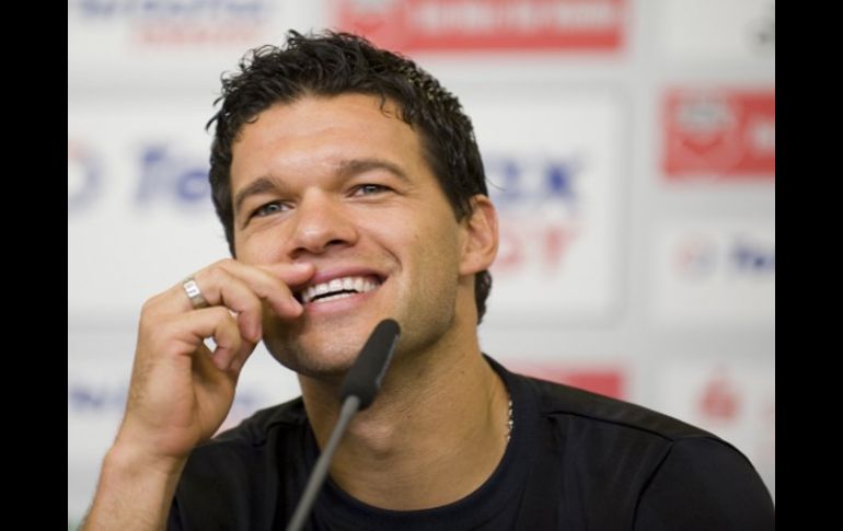 Michael Ballack durante la conferencia de prensa que ofreció hoy. REUTERS  /