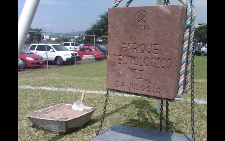 Esta mañana fue colocada la primera piedra del Parque Tecnológico del ITESO.  R. ZAPATA  /