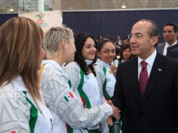 Abanderamiento que hizo el presidente Felipe Calderón a la Delegación Mexicana realizado en el CNAR. NOTIMEX  /