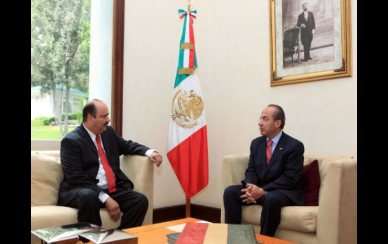 En la foto Felipe Calderón  con  el gobernador electo de Chihuahua, César Duarte. NTX  /