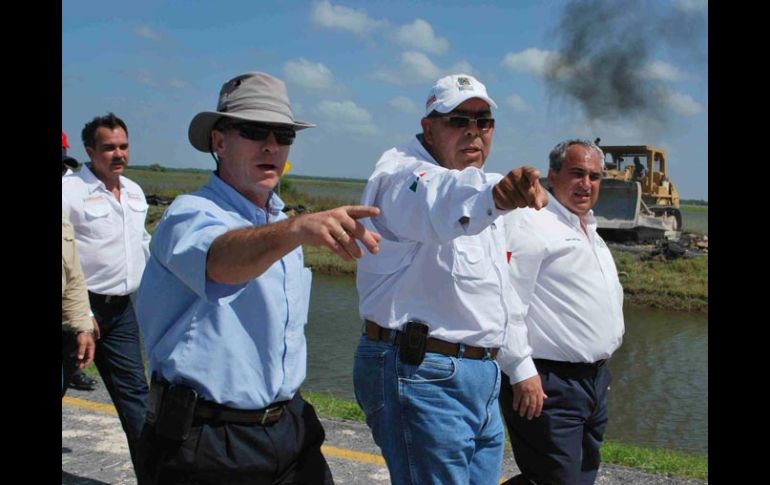 José Luis Luege Tamargo, director de la Conagua, realiza una gira por las áreas afectadas por el huracán ‘‘Alex’’ en Tamaulipas. NTX  /