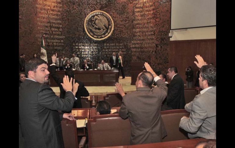 Por unanimidad, los 34 diputados presentes en el pleno del Congreso del Estado, aprobaron modificaciones a la Ley de Vialidad. S. NÚÑEZ  /