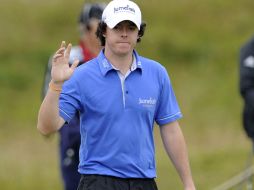 Rory McIlroy igualó ayer el récord de la ronda más baja en un “Major”, al tirar 63 golpes en la primera ronda del British Open. AP  /