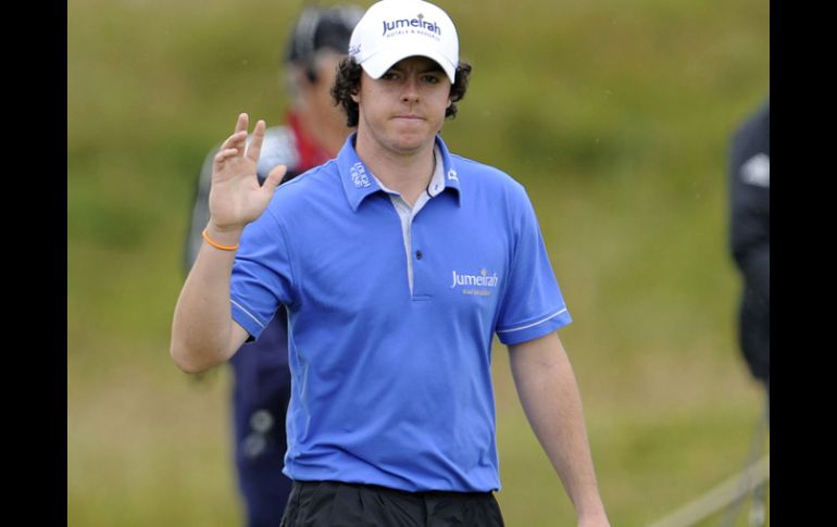 Rory McIlroy igualó ayer el récord de la ronda más baja en un “Major”, al tirar 63 golpes en la primera ronda del British Open. AP  /