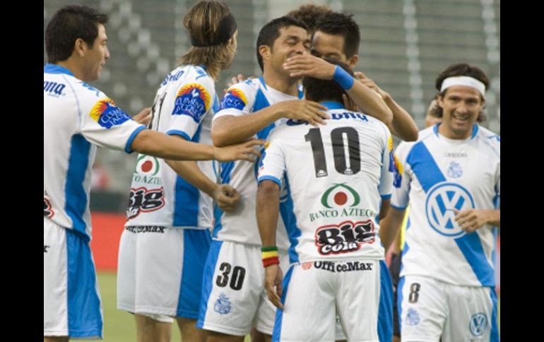 Los jugadores del Puebla celebran un gol de Andrés Olivera. EFE  /