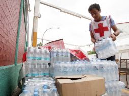 En total se reunieron para el envío más de 10 mil litros de agua embotellada, jugos y leche. A. CAMACHO  /