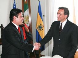 El embajador de los Estados Unidos en México, Carlos Pascual, y el alcalde de Guadalajara, Aristóteles Sandoval. E. PACHECO  /