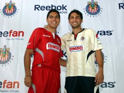 Víctor Hugo Hernández y Luis Michel, arqueros de las Chivas. MEXSPORT  /