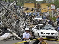 Parte de los destrozos ocasionados por la caída de una torreta de luces en el Estadio Centroamericano de Mayagüez. EFE  /