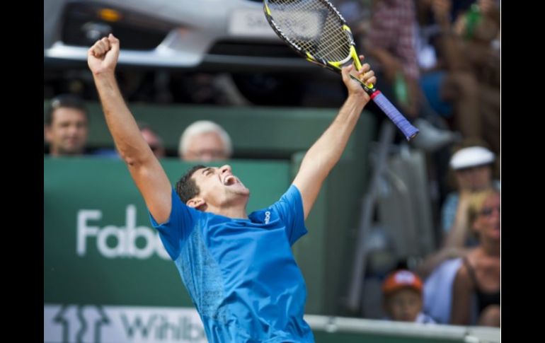 Nicolás Almagro festejando su victoria en el torneo. AP  /