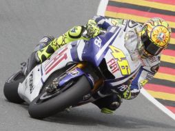 El italiano Valentino Rossi durante la competencia de hoy. REUTERS  /