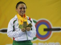 Carolina Valencia muestra sus tres medallas. EFE  /