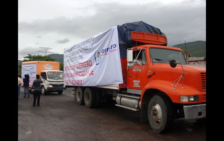 Comunicaciones y Transportes condonará el pago a todo vehículo que lleve productos y alimentos a damnificados por huracán “Alex”. NTX  /