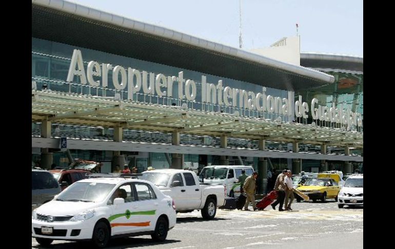 El Aeropuerto de Guadalajara aún no a efectuado el pago por la licencia de uso de suelo. ARCHIVO  /