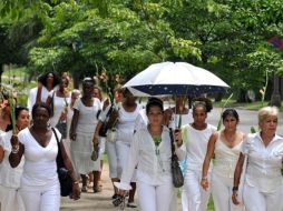 El domingo pasado, las Damas de blanco volvieron a marchar en pro de la liberación de los presos políticos. EFE  /