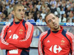 Foto de archivo de Karim Benzema (izq.)  y Franck Ribéry, quienes se encuentran bajo arresto. AFP  /