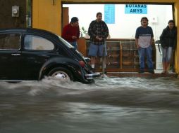 Las lluvias de esta madrugada dejaron inundaciones que van desde los 20 hasta los 50 centímetros de altura. ARCHIVO  /