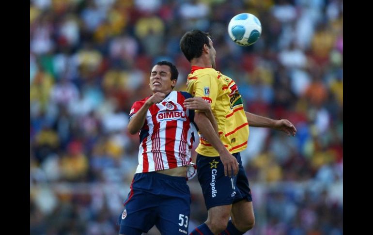 Christian Pérez (izq.) de Guadalajara, durante un juego del Torneo Bicentenario 2010. MEXSPORT  /