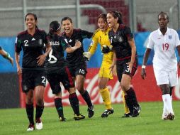 La Selección femenil celebra su victoria ante Inglaterra. MEXSPORT  /