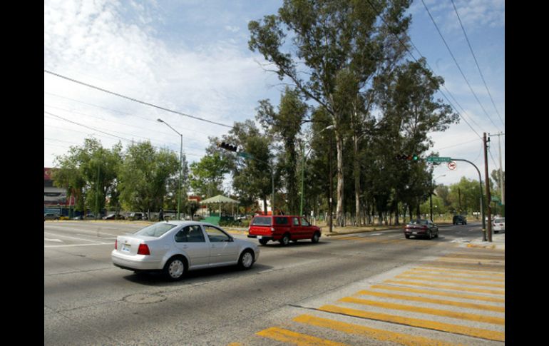 Aspecto de la avenida Lázaro Cárdenas en su cruce con la calle San Ignacio donde se pretende construir uno de los nodos viales. ARCHIVO  /