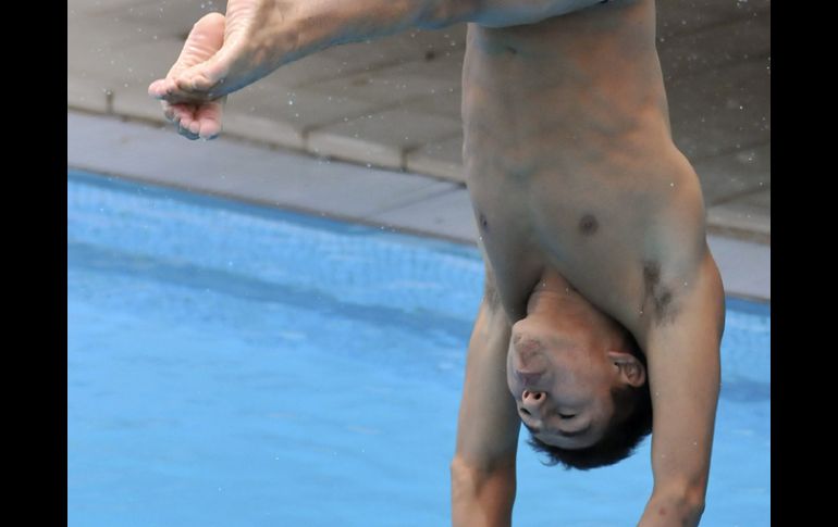 El clavadista mexicano Alejandro Islas ganó el oro para México en los JCC. EFE  /