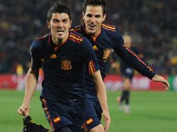 David Villa y Cesc Fábregas celebran uno de sus triunfos en la pasada Copa del Mundo. GETTY IMAGES SPORT  /