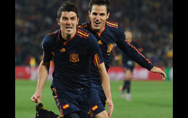 David Villa y Cesc Fábregas celebran uno de sus triunfos en la pasada Copa del Mundo. GETTY IMAGES SPORT  /