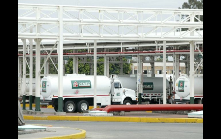 La venta de dólares de Pemex se suma a un aumento de 140 millones en concepto de ingresos por diversas operaciones. ARCHIVO  /